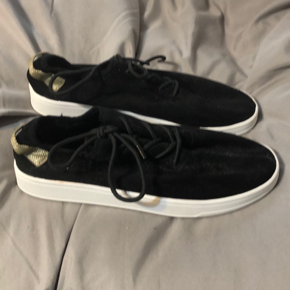 Steve madden black faux  suede sneakers